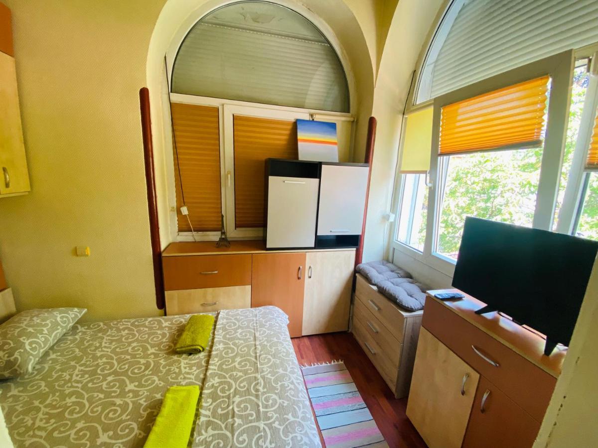 Central 2 Bedrooms Apartment Braşov Exteriör bild